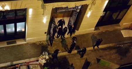 Napad na luksusowy hotel w Paryżu. Złodzieje wynieśli klejnoty warte miliony
