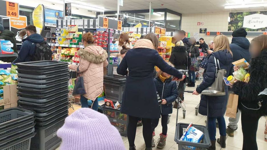 Polacy szykują się na powitanie Nowego Roku.