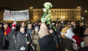 Przepychanki podczas miesięcznicy smoleńskiej. Obywatele RP starli się z policją