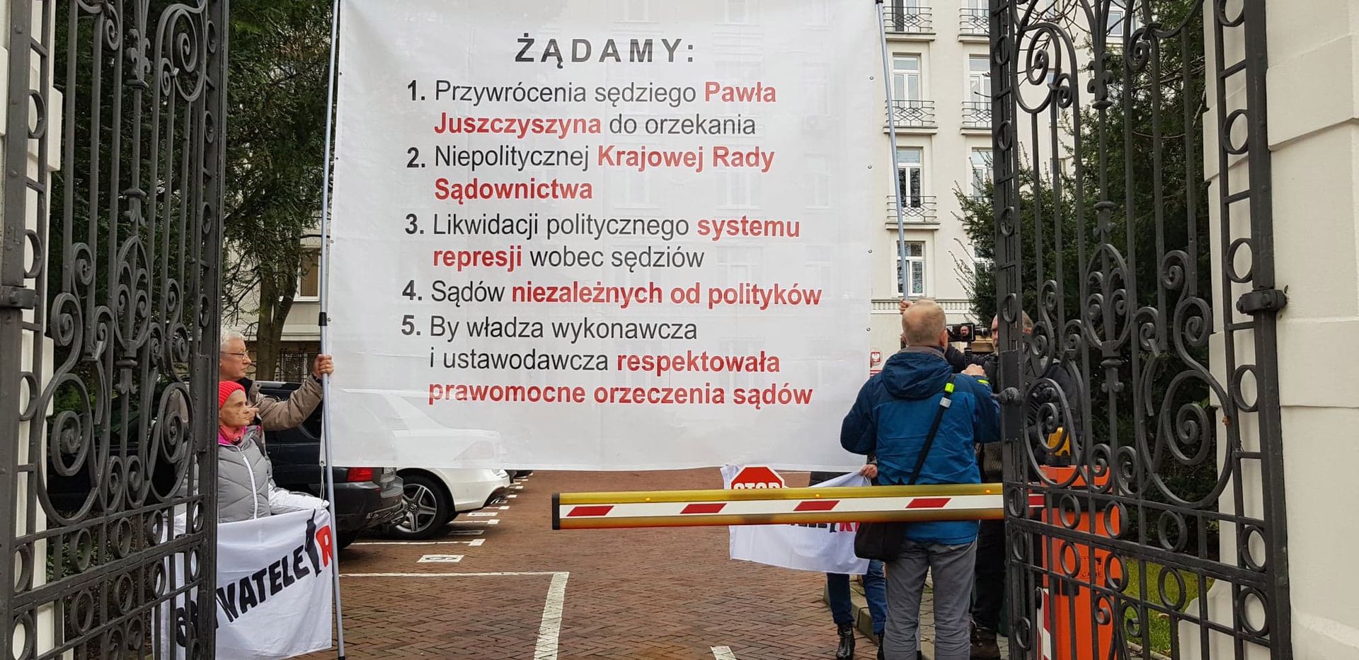 Pikieta na dziedzińcu Ministerstwa Sprawiedliwości