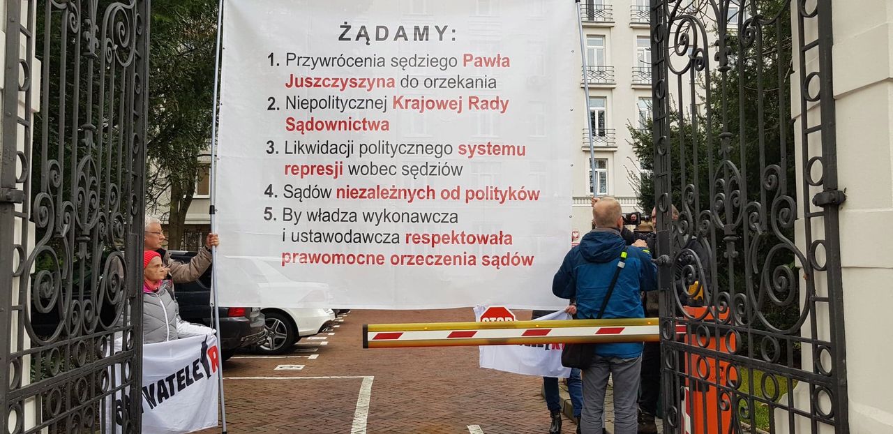 Obywatele RP zablokowali wjazd do Ministerstwa Sprawiedliwości. Mają 5 postulatów