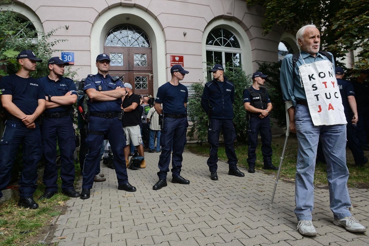 Reakcja przewodniczącego KRS po proteście Obywateli RP. "Zamówiliśmy dodatkową ochronę"