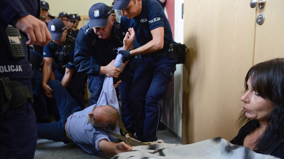 Obywatele RP zostali siłą usunięci sprzed siedziby KRS