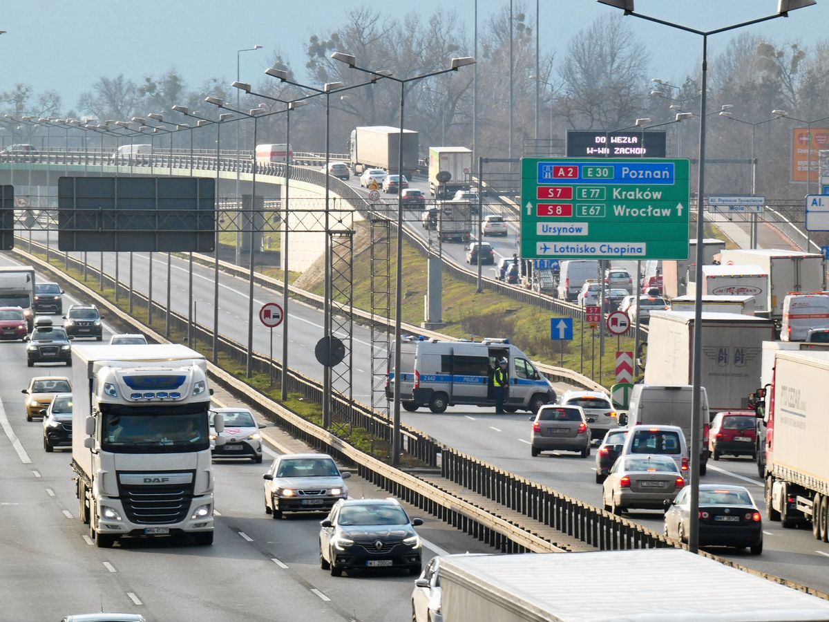 Warszawa. Karambol na S8 i ogromne korki na trasie