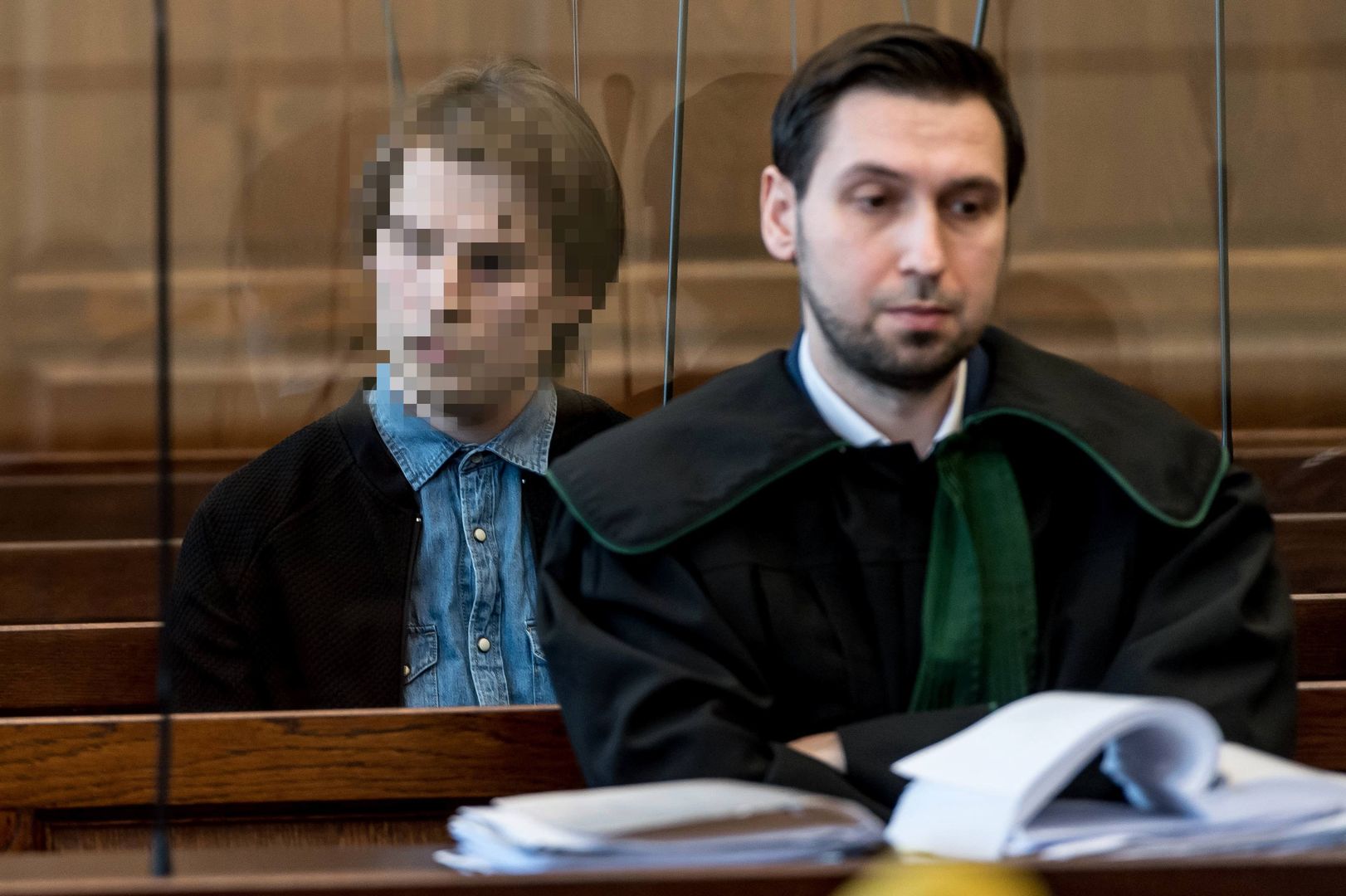 Organizator zbiórki Michał S. na sali sądowej. 