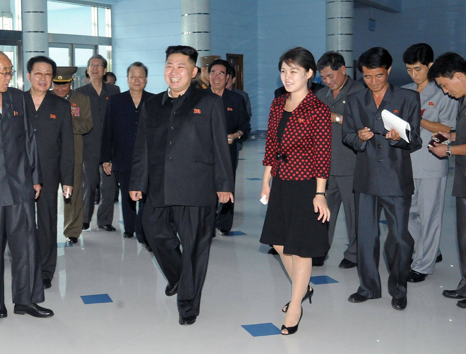 Ri Sŏl Ju łagodzi koreańskie modowe obyczaje 