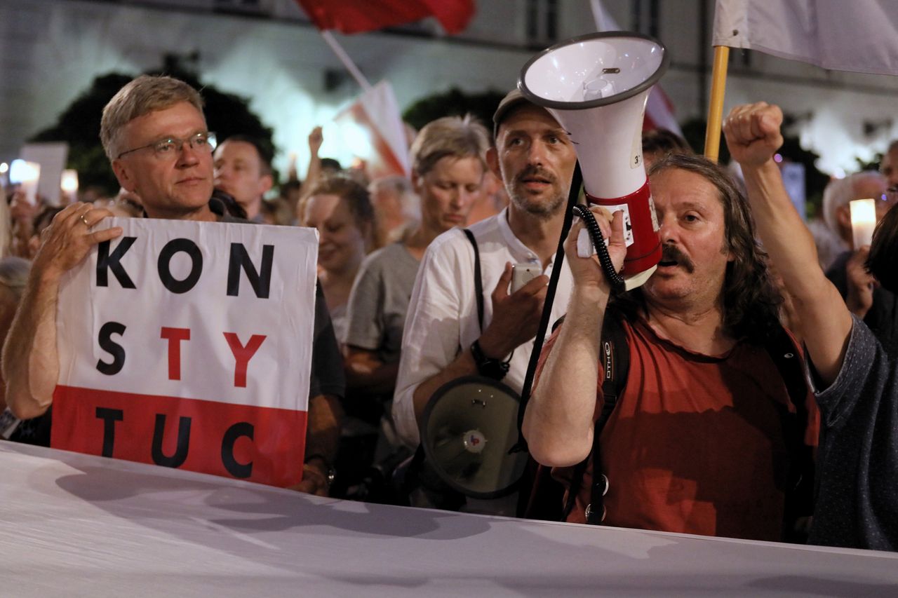 Protesty w wielu miastach przeciwko zmianom w sądownictwie. Ludzie wyszli na ulice