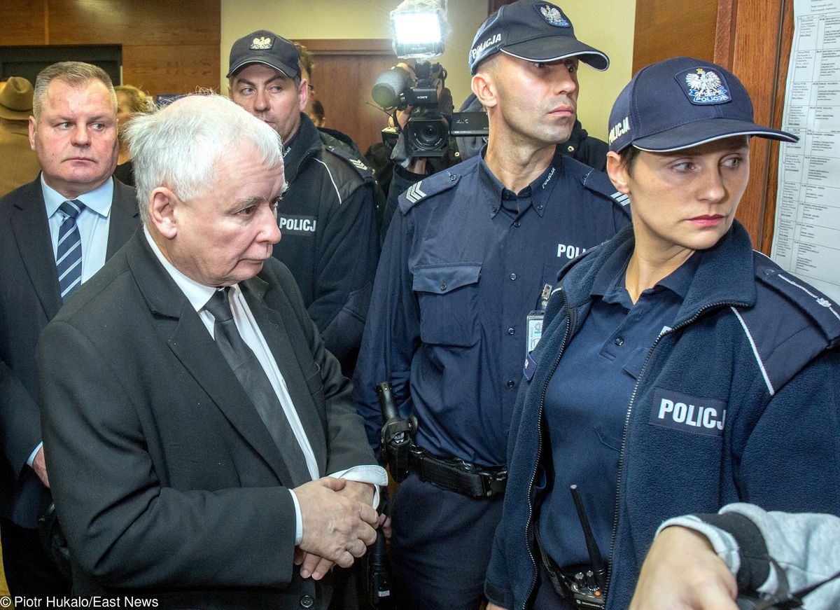 Kaczyński prosił w sądzie o pomoc policję. "Panie Jarku"