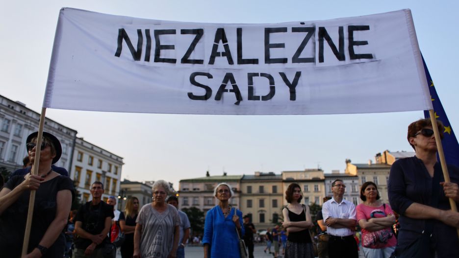 Trybunał Sprawiedliwości UE umył ręce w sprawie praworządności w Polsce.