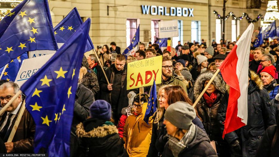 Sondaż CBOS: Polacy podzieleni ws. sądów