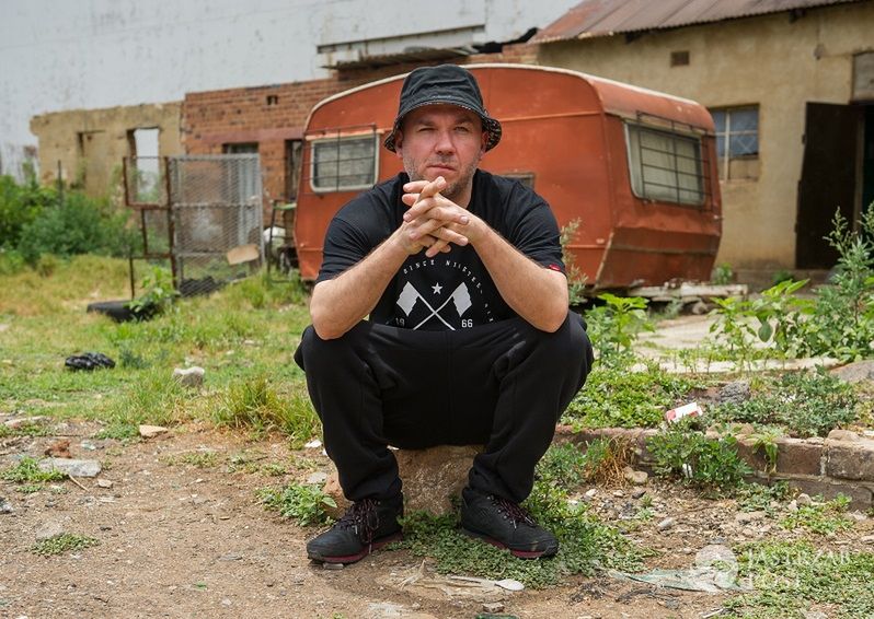 Piotr "Vienio" Więcławski na planie programu "Agent" /źródło: x-news