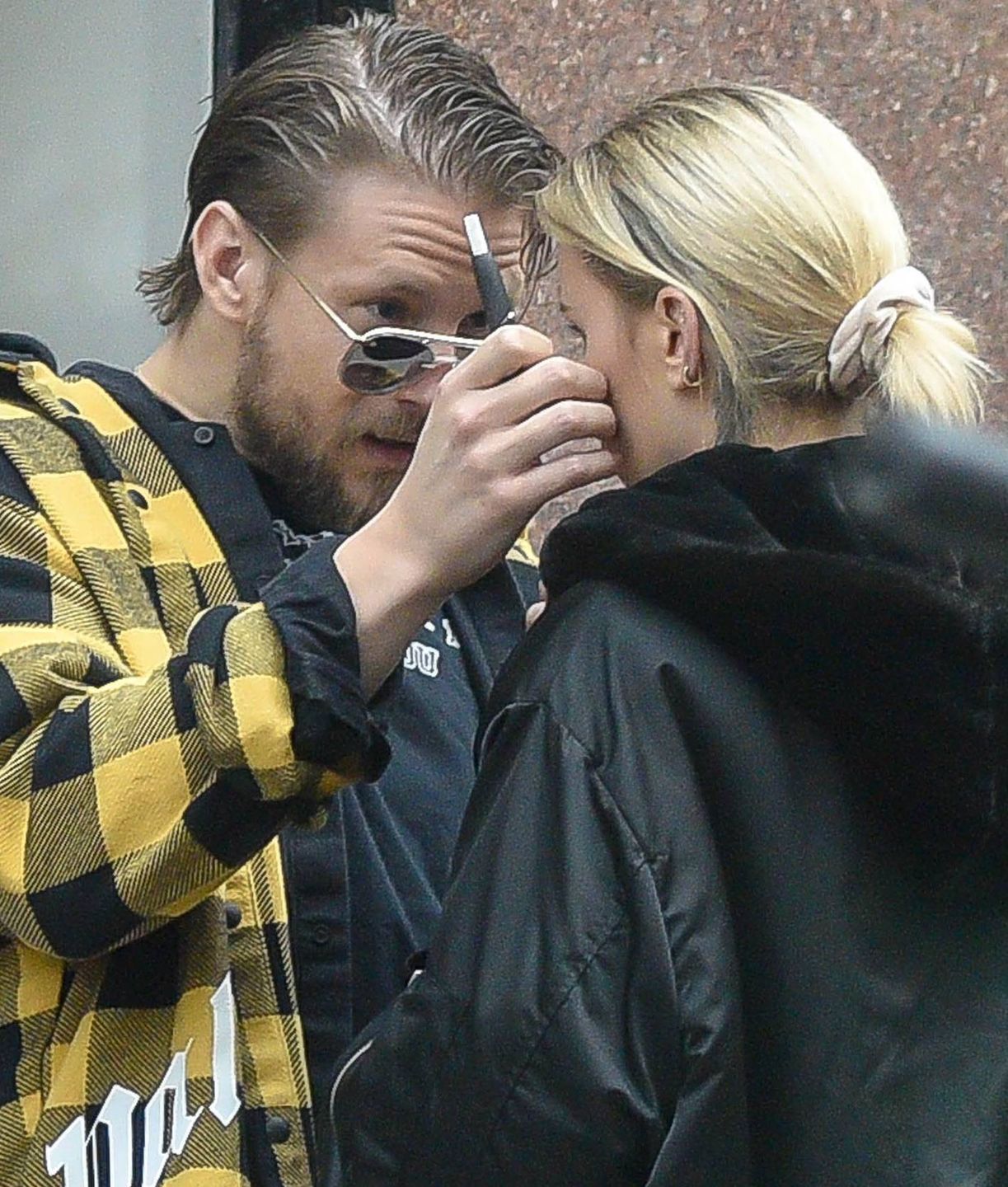 Maffashion i Sebastian Fabijański palą IQOS-y