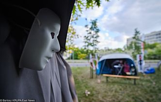 Protest pracowników sądów i prokuratur. Wiceminister w miasteczku namiotowym