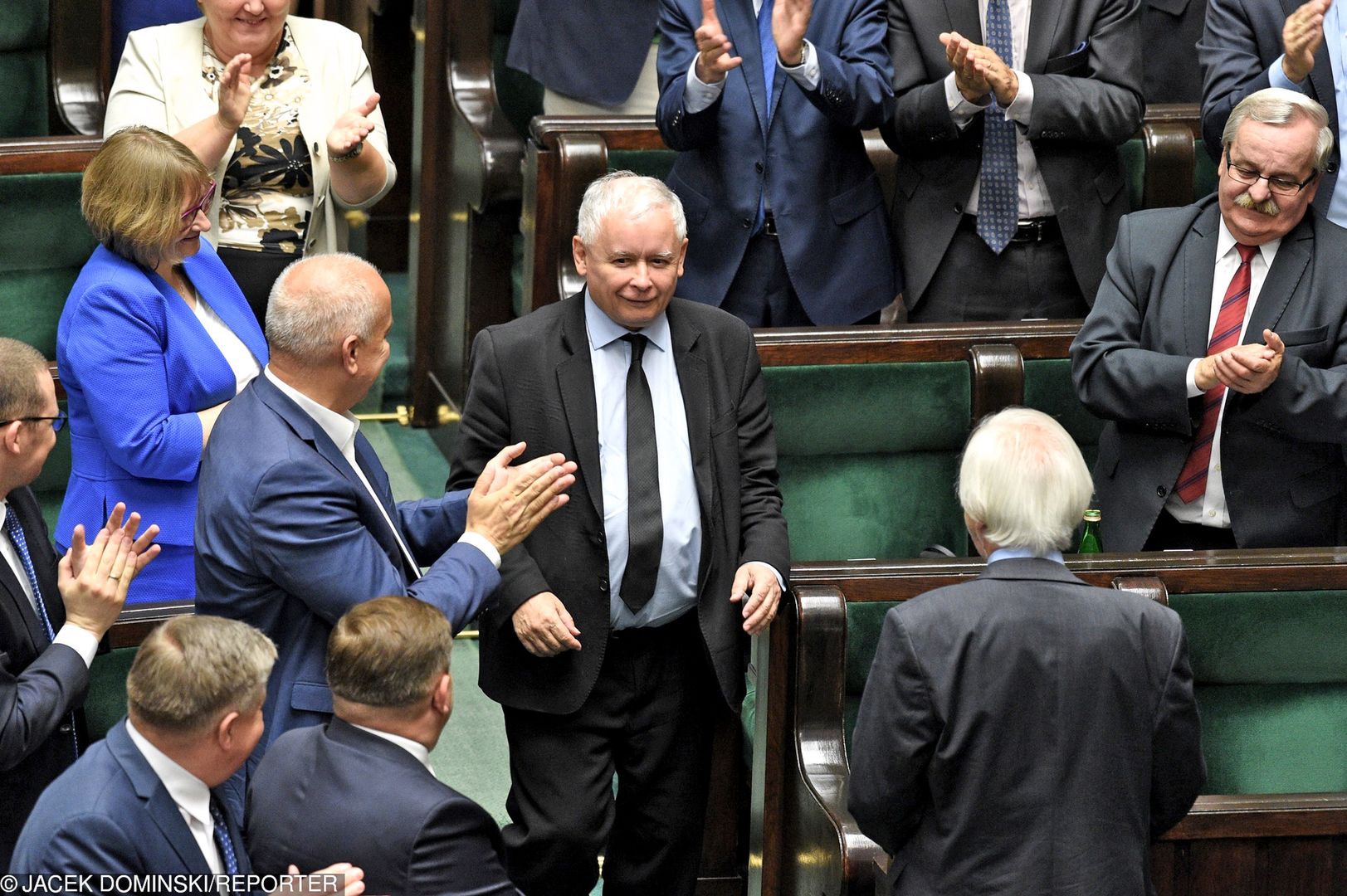 Jarosław Kaczyński może świętować. Po 3/4 kadencji jego partia ma w sondażu dwukrotną przewagę nad PO