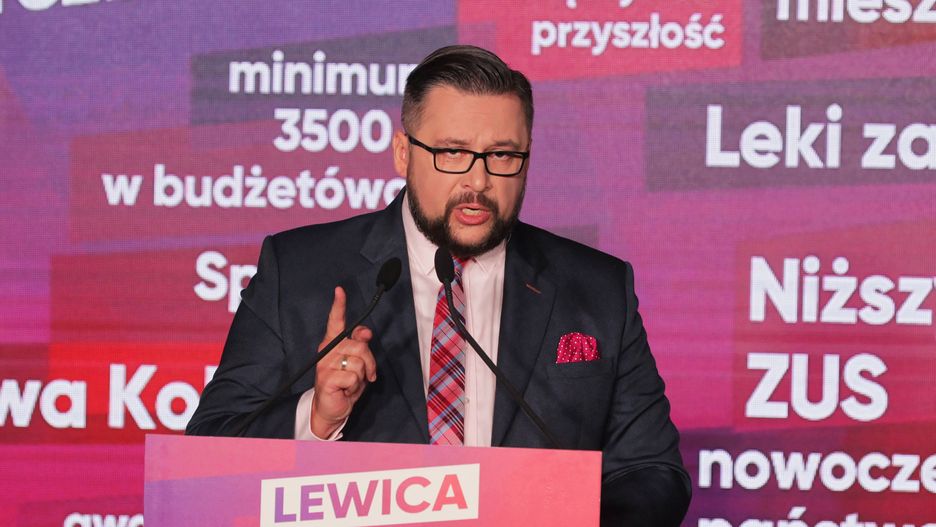 Poseł Marcin Kulasek żalił się, ze za 9 tys. miesięcznie trudno wyżyć w Warszawie. Potem zaprzeczył swoim słowom i przeprosił.