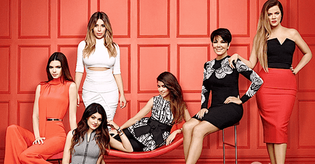 Kardashianka w sukience polskiej marki! Ubierał ją cały sztab stylistów