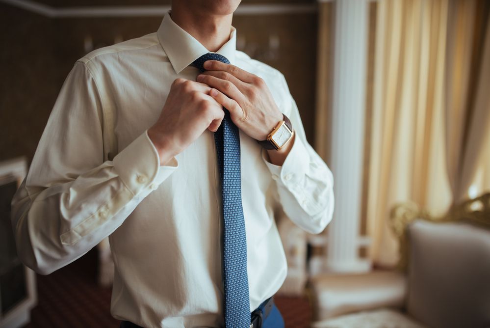 Nie wiesz, jaki krawat będzie odpowiedni? Poznaj podstawowe zasady wyboru