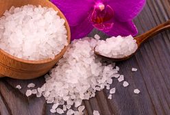 Sól gorzka - 10 zastosowań soli Epsom