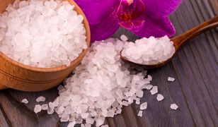 Sól gorzka - 10 zastosowań soli Epsom