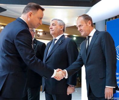 Zaskakująca zamiana miejsc. Andrzej Duda i Donald Tusk w sondażu