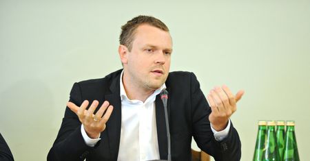 Wybili szybę w domu Michała Tuska. Teraz staną przed sądem
