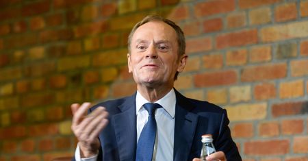 Wybory prezydenckie 2020. Błyskawiczna reakcja sztabu Andrzeja Dudy na wpis Donalda Tuska. Wystarczyło jedno słowo