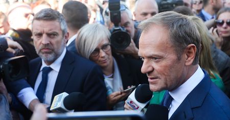 Polacy podzieleni ws. Donalda Tuska. Sondaż
