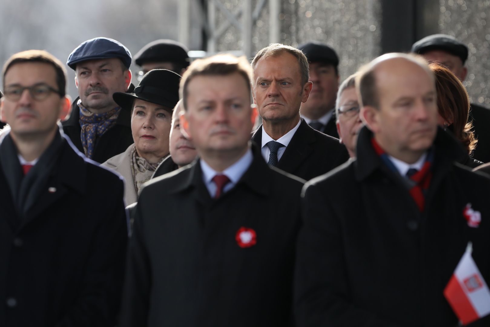 Donald Tusk podczas uroczystej odprawy wart przed Grobem Nieznanego Żołnierza w Warszawie