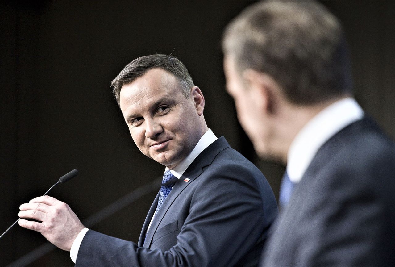 Duda, Tusk i długo, długo nic. W walce o prezydenturę liczą się dwa nazwiska [BADANIE]