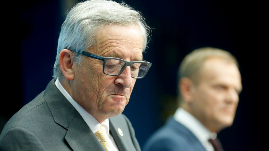 Donald Tusk i Jean-Claude Juncker znaleźli się w przeciwnych obozach. Dzieli ich polityka migracyjna UE