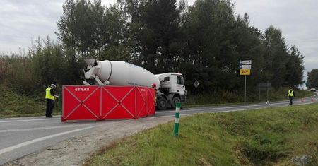 Waksmund. 85-latek zginął pod kołami betoniarki. Jechał rowerem