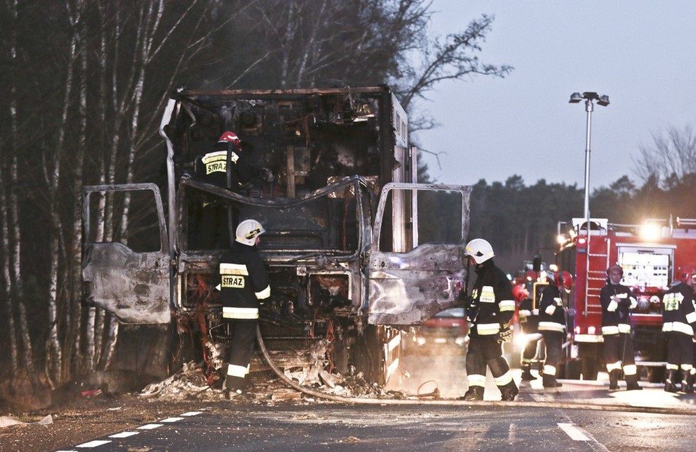 Tir wiozący kurczęta spłonął pod Zieloną Górą!