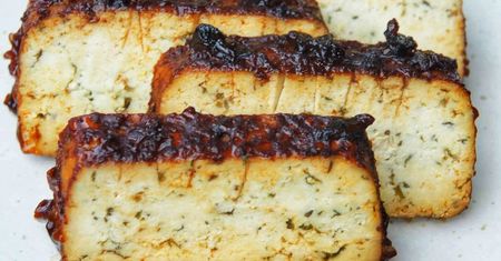 Pieczone tofu w pikantnej marynacie. Smak nie do podrobienia