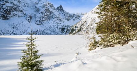 Tatry: Szlak na Morskie Oko ponownie czynny. W górach obniżono stopień zagrożenia lawinowego