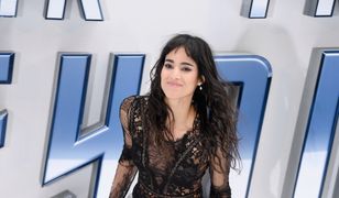 Sofia Boutella zachwyciła na premierze! Odważna kreacja robi wrażenie.