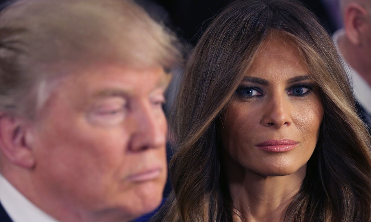 Melania Trump znów unika czułości ze strony Donalda Trumpa. Te zdjęcia mówią jasno