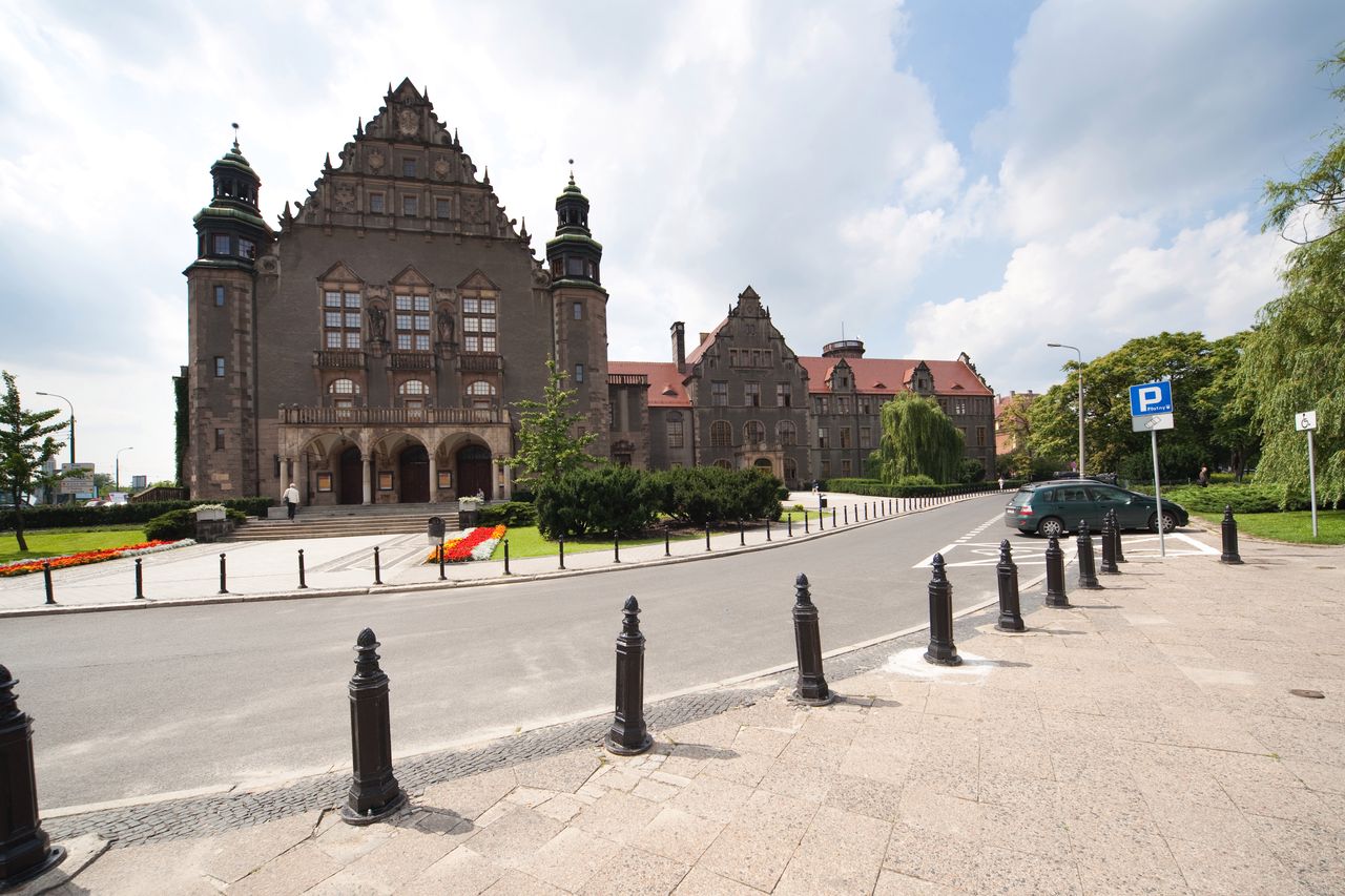 Poznań – sygnał o podłożeniu bomby. Ewakuowano aulę UAM w czasie inauguracji roku akademickiego