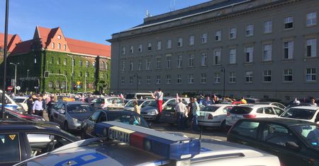 Taksówkarze nie chcą Ubera. Grożą paraliżem komunikacyjnym, jeśli rząd ich nie wysłucha