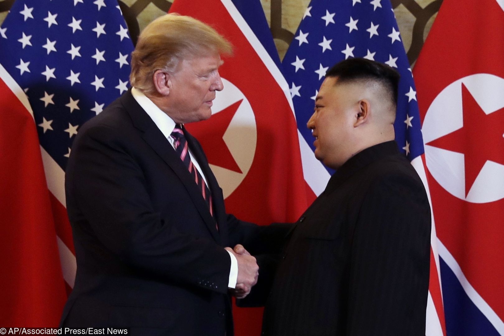 Donald Trump i Kim Dzong Un spotkali się pod koniec lutego na szczycie w Hanoi