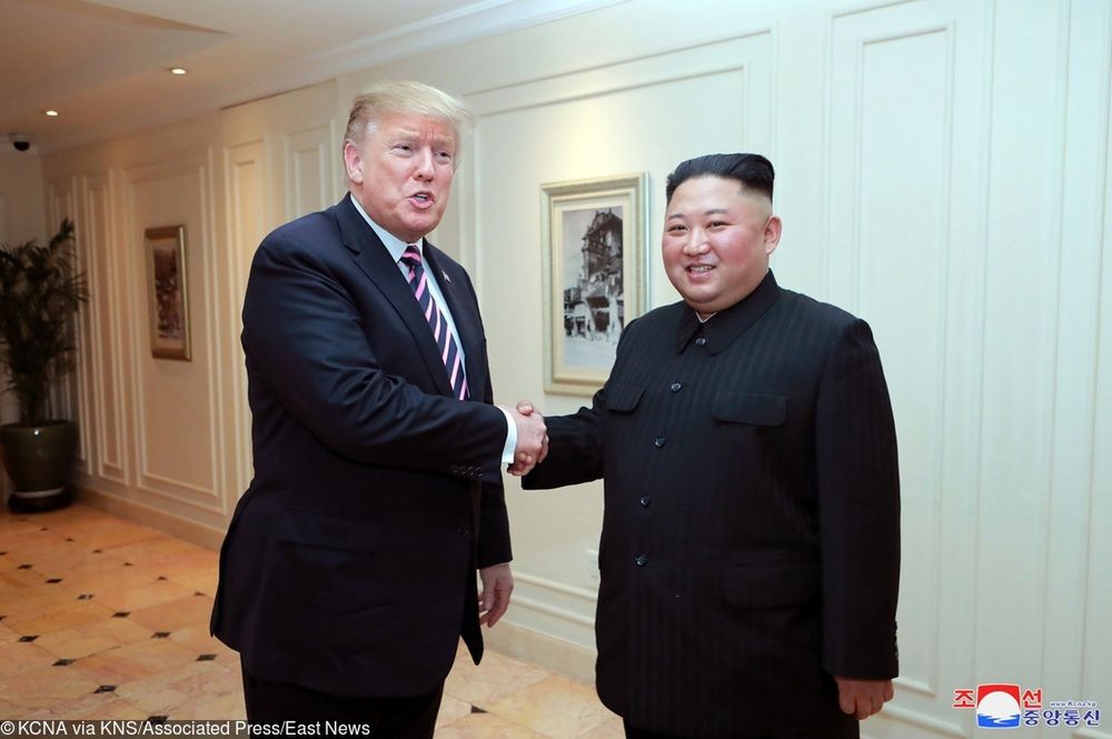 Donald Trump uratował Kim Dzong Una. Zaskoczenie w Hanoi