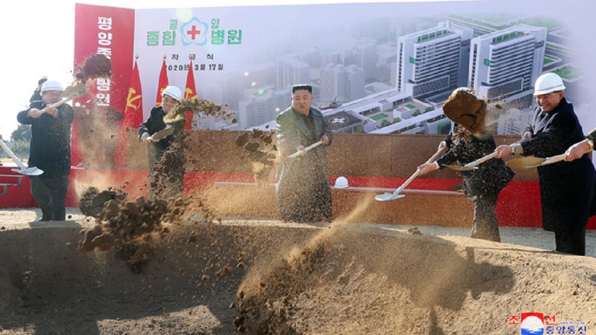 Kim Dzong Un otworzył budowę nowego szpitala w Pjongjangu.