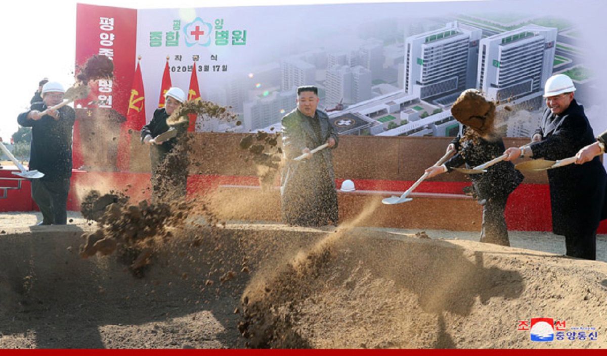 Kim Dzong Un otworzył budowę nowego szpitala w Pjongjangu.