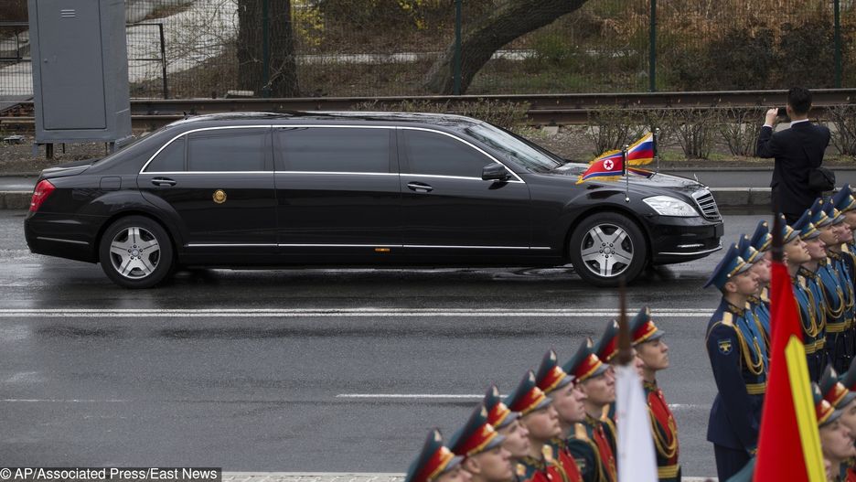 Kim Dzong Un korzysta z limuzyn niemieckiego koncernu. Na zdjęciu Mercedes S600 Pullman Guard
