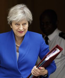 Brexit. Theresa May ogłosi dymisję, chąc  nie dopuścić do twardego brexitu? Taki scenariusz sugeruje "The Sun"