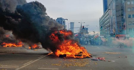 Protest Agrounii. Policja publikuje wizerunki rolników "działających z pobudek chuligańskich"