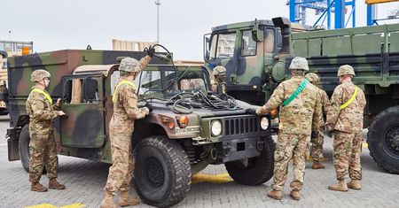 Armia USA "zgubiła" kontener z bronią na A4. Uszkodzona osobówka