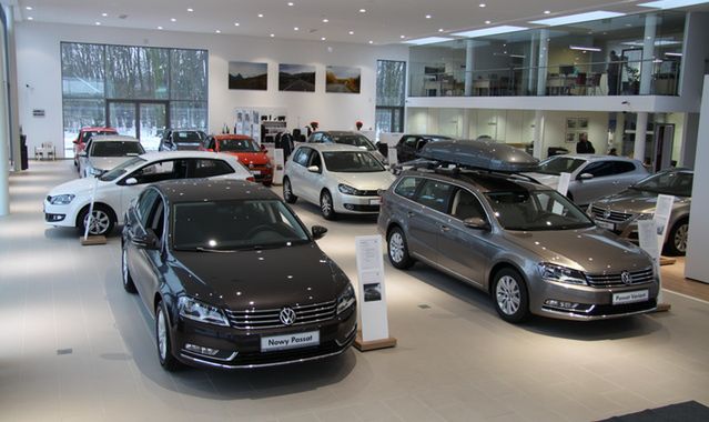 Polacy kupują więcej nowych aut