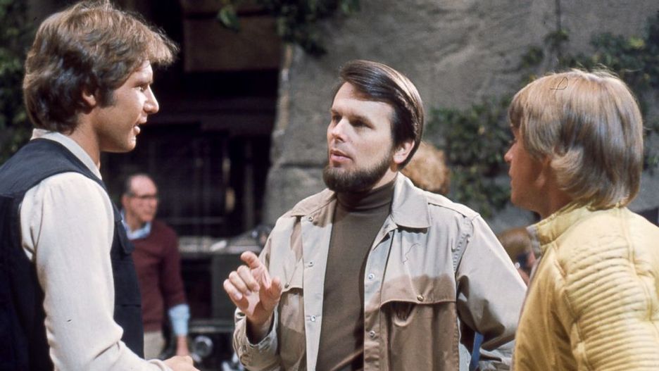 Harrison Ford, Gary Kurtz i Mark Hamill na planie "Gwiezdnych wojen" (1977)