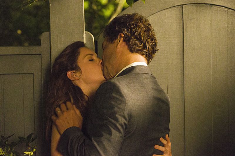 Ruth Wilson as Alison and Dominic West as Noah in The Affair (season 1, episode 2). - Photo: Mark Schafer/SHOWTIME - Photo ID:  TheAffair_102_9141 