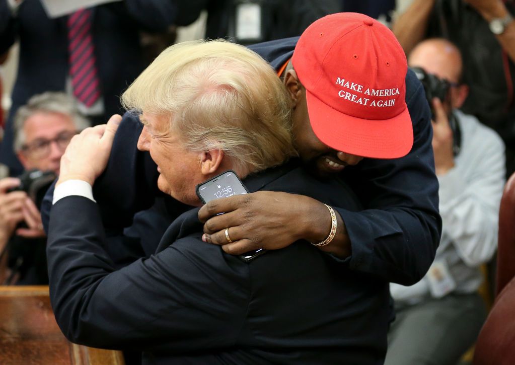 Kanye West przeklina podczas wizyty u Trumpa. Przy okazji pochwalił się ilorazem inteligencji